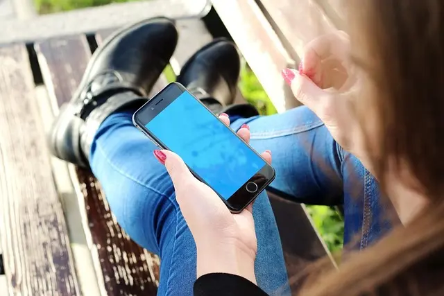 Les meilleures pratiques pour rester connecté lors de vos voyages